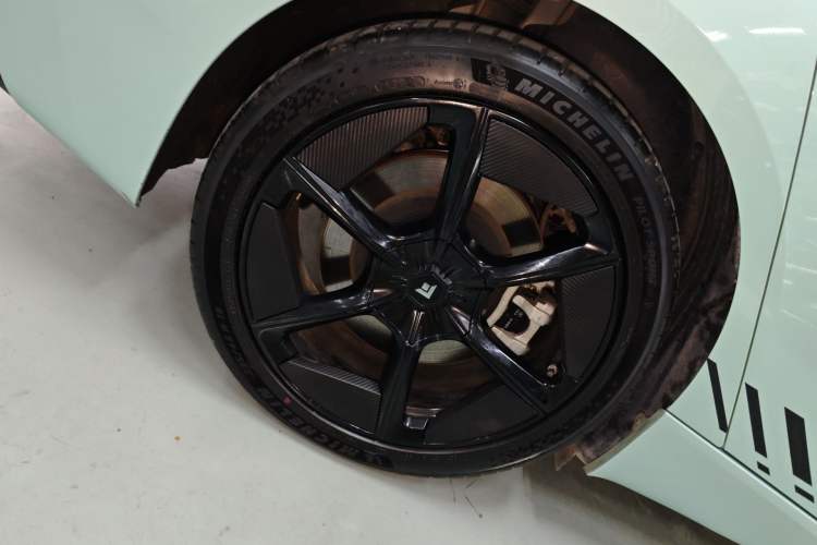 Used Hyptec GT 2024 Global Model 710 Ultra-High Voltage Intelligent Driving Edition Right Rear Wheel Hub