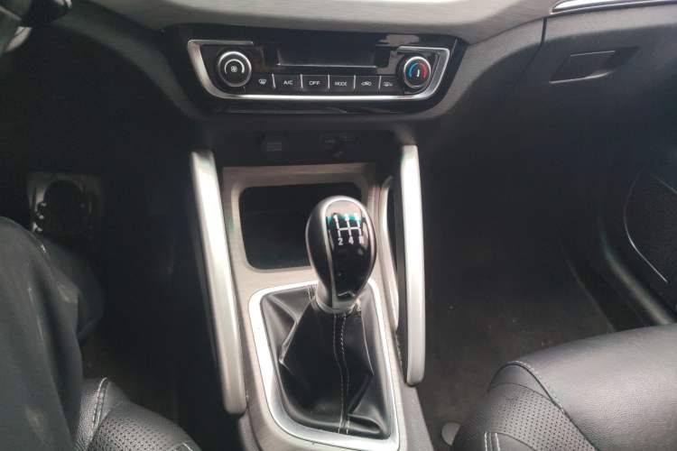 Used Geely Auto Vision X3 2017 1.5L Manual Luxury Model Gear Lever