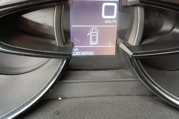 Used Dongfeng Aeolus AX7 2015 2.0L Automatic Zhiyi Trim