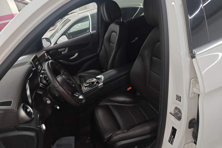 Used Mercedes-Benz GLC 2017 GLC 260 4MATIC Luxury Model