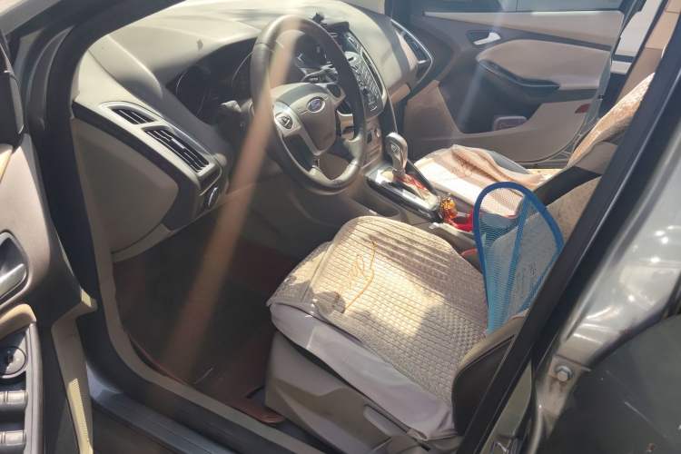 Used Ford Focus 2012 Sedan 1.6L Automatic Fashion Edition