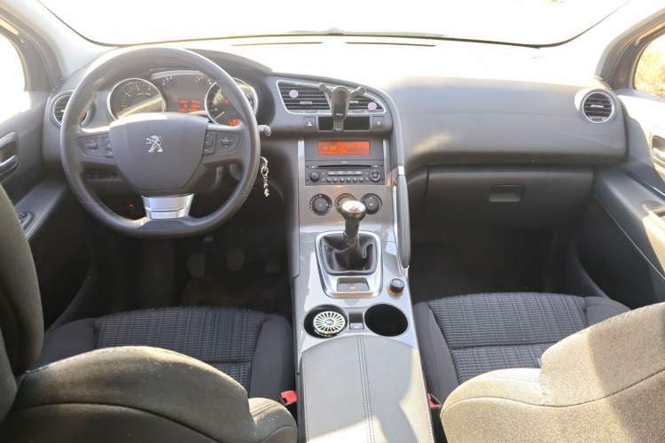 Used Peugeot 3008 2016 2.0L Manual Classic Edition
