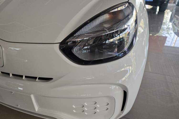 Used Roewe Clever 2021 302 km New Four-Seater Super-Efficient Version