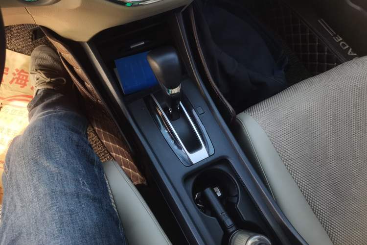 Used Honda Jade 2016 1.8L Automatic Comfort Elite Version 5 Seats Gear Lever