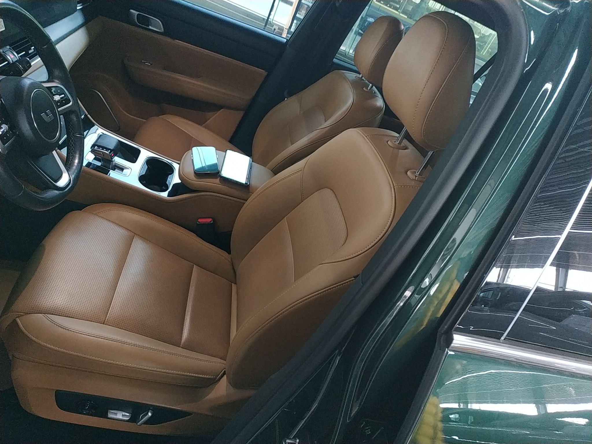 Переднее сиденье в автомобиле