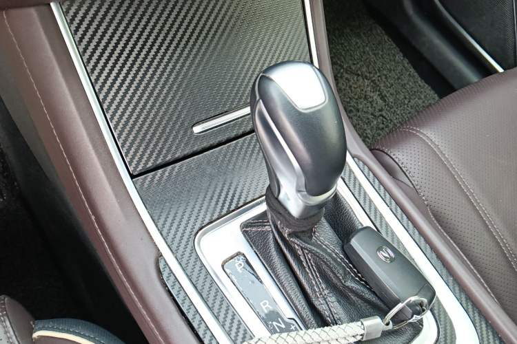 Used CHANGAN Raeton CC 2018 1.5T Automatic Haoya Model Guangmang Edition China V Standard
