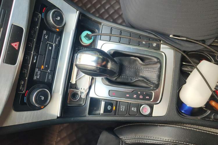 Used Volkswagen FAW-Volkswagen CC 2012 1.8TSI Luxury Model Gear Lever