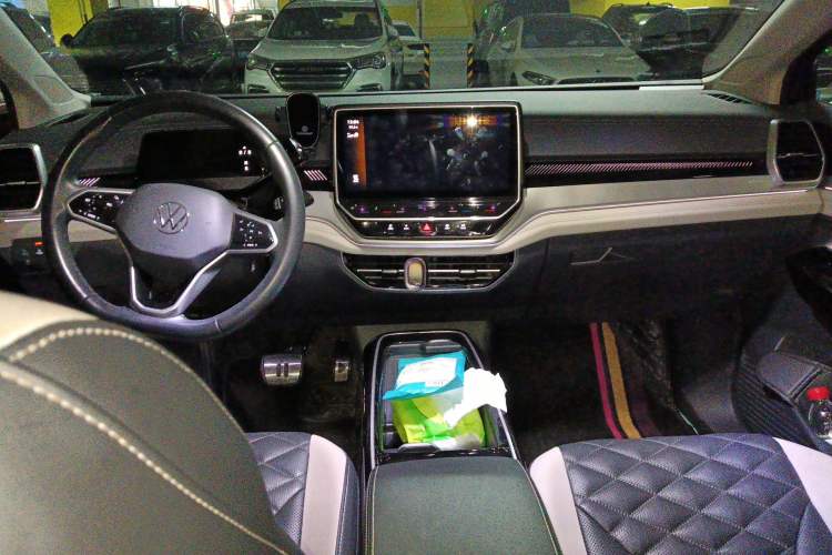 Used Volkswagen ID.6 CROZZ 2022 Long-Range Lite PRO Edition Center Console