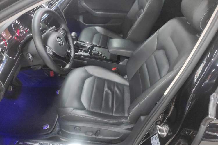 Used Volkswagen Phideon 2019 380TSI Two-Wheel Drive Business Edition China VI Standard Left Front Seat