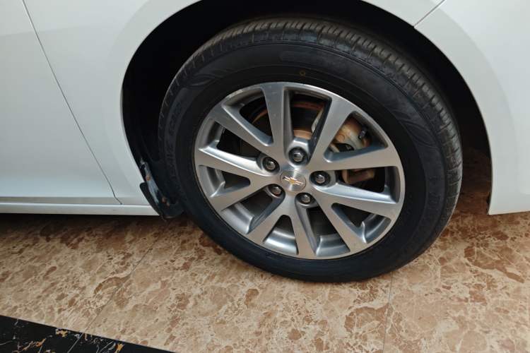 Used Chevrolet Malibu 2018 530T Automatic Luxury Edition Right Front Wheel Hub