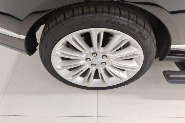 Used Land Rover Range 2020 3.0 L6 Grand Edition Right Rear Wheel Hub