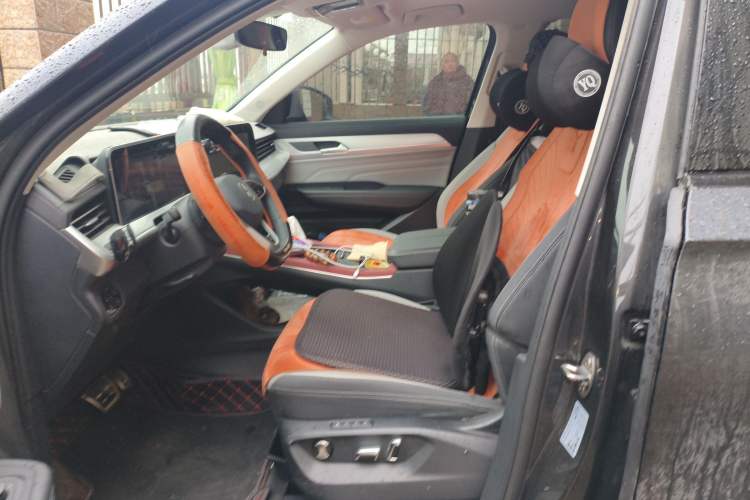 Used Volkswagen Tavendor 2024 380TSI All-Wheel-Drive R-Line Cruise Premium Edition Left Front Seat