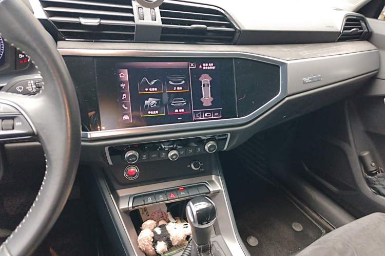 Used Audi Q3 2021 35 TFSI Progressive Dynamic Edition
