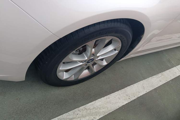 Used Ford Mondeo 2020 EcoBoost 180 Stylish Model Left Front Wheel Hub