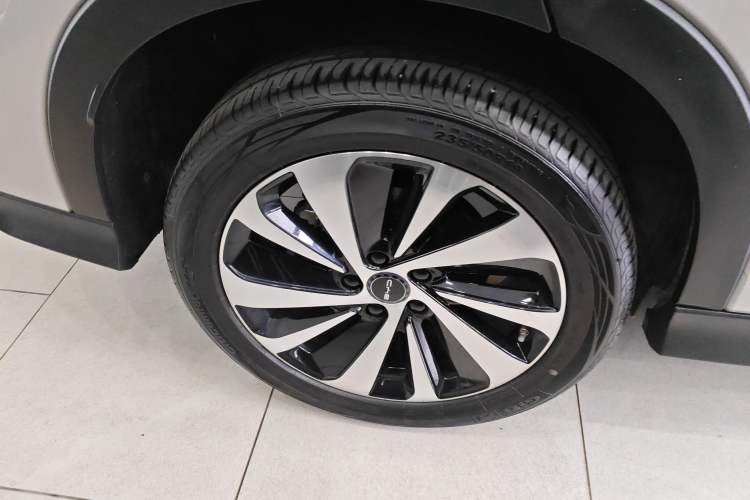 Used BYD Song PLUS New Energy 2024 HONOR Edition DM-i 150km Flagship PLUS Right Rear Wheel Hub