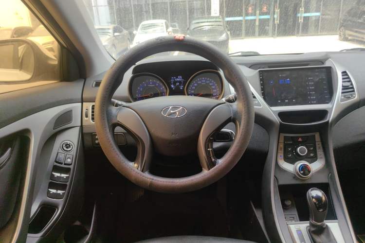 Used Hyundai Elantra (5th Generation / Langdong) 2016 1.6L Automatic Smart Version
