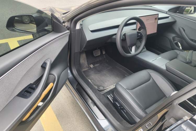 Used Tesla Model 3 2025 Rear-Wheel-Drive Version