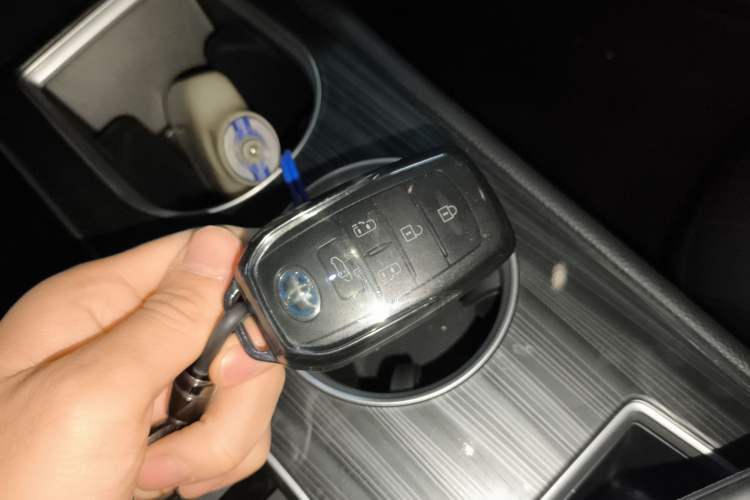 Used Toyota SIENNA 2023 2.5L Hybrid Deluxe Edition