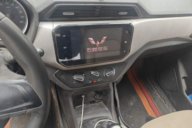 Used Wuling Hongguang 2019 1.5L S Comfort Edition China VI LAR
