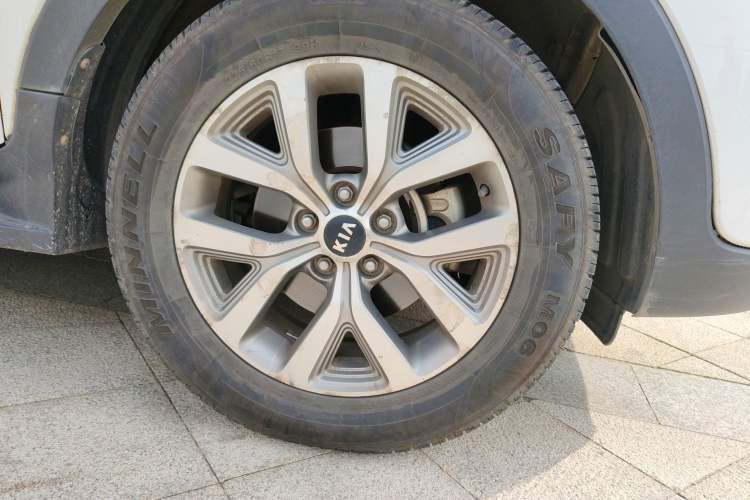 Used Kia Sportage R 2015 2.0L Automatic Two-Wheel Drive GLS Right Front Wheel Hub