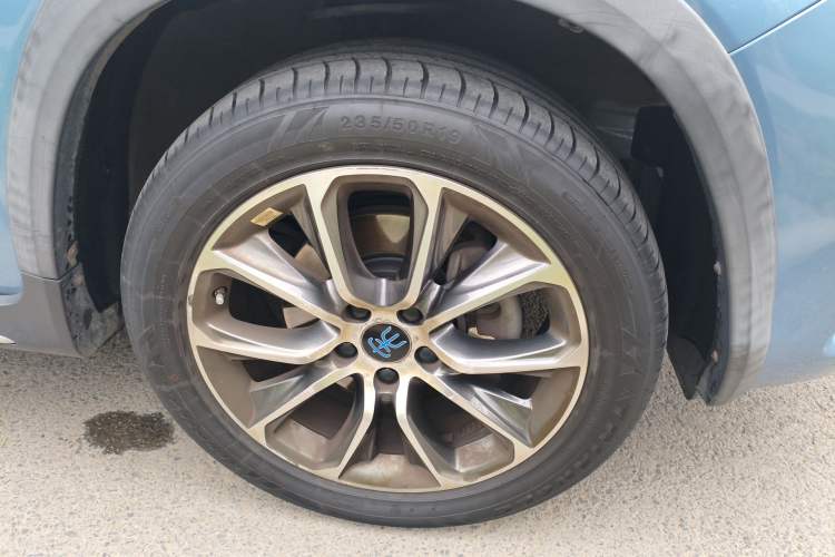 Used BYD Song New Energy 2017 Song EV300 Prestige Model Right Front Wheel Hub