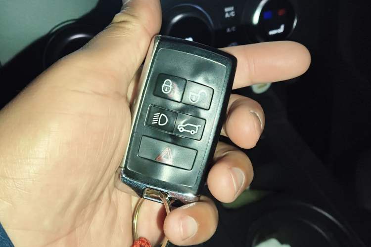 Used Land Rover Discovery 2019 3.0 SC V6 SE
