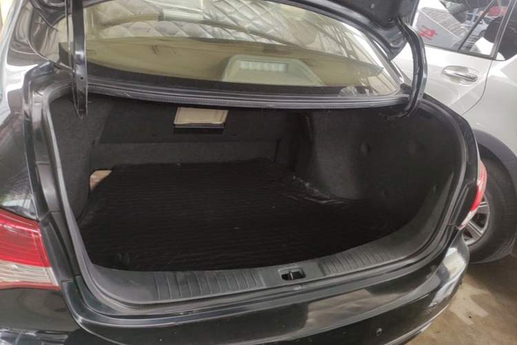 Used Nissan Sylphy 2012 Classic 1.6XE Automatic Comfort Edition Trunk