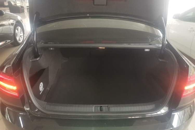 Used Volkswagen Magotan 2019 330TSI DSG Luxury Version China VI Standard Trunk