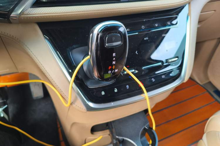 Used Buick GL8 2021 ES Land Cruiser 653T Luxury Edition Gear Lever