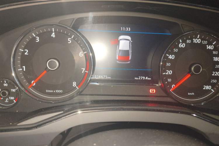 Used Volkswagen Phideon 2018 Revised Version 380TSI Two-Wheel Drive Business Edition Odometer Close Up