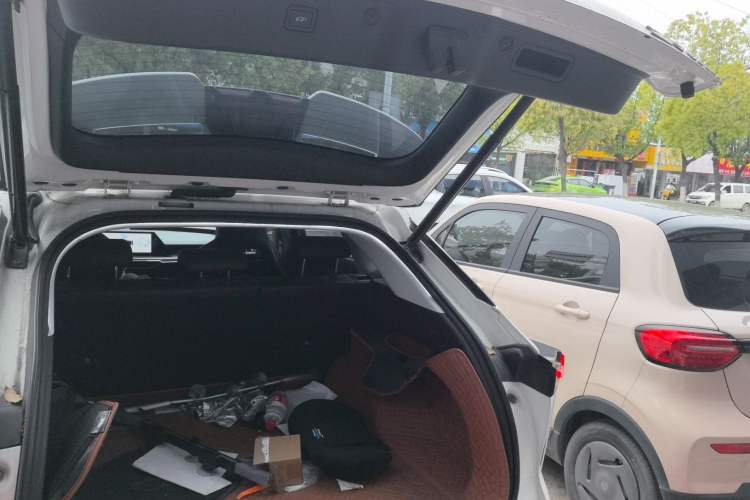 Used CHANGAN OSHAN Z6 2022 Blue Whale 1.5T DCT Smart Edition Trunk