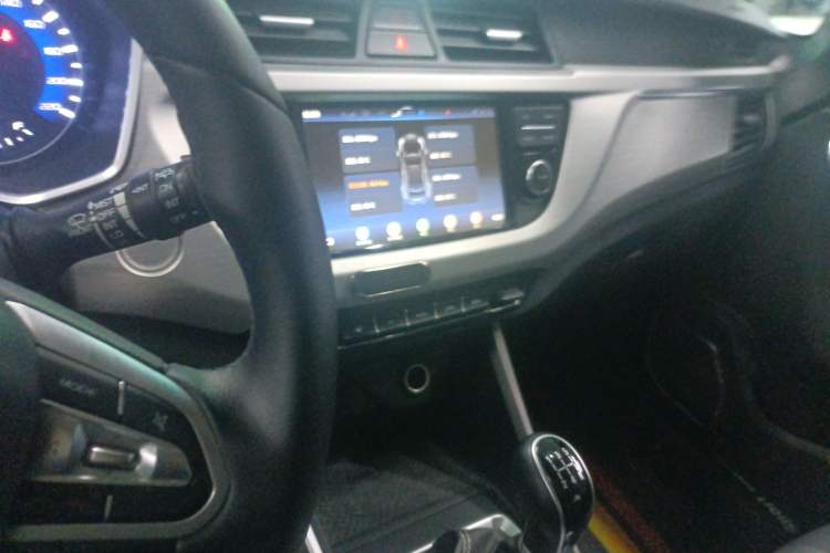 Used Geely Auto Vision X3 2019 Upgraded Model 1.5L Manual Elite Version Audio And AC Panel