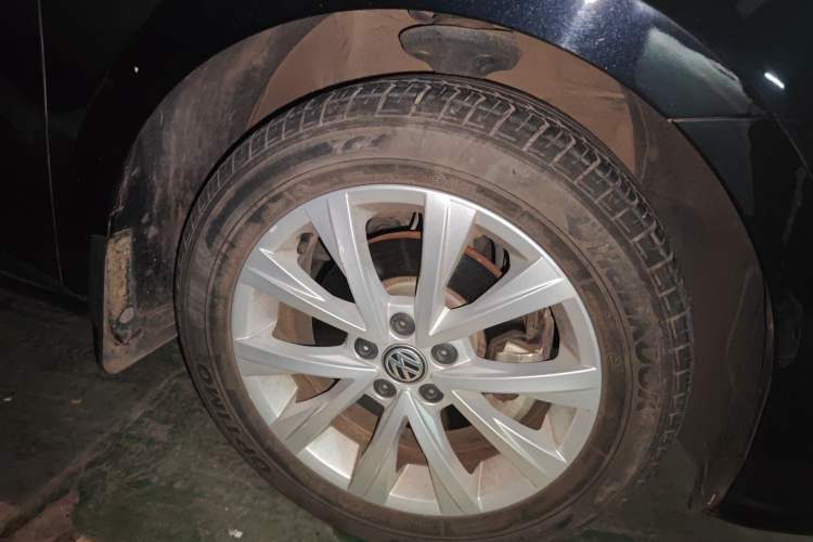 Used Volkswagen Lavida 2015 1.6L Manual Comfort Edition Right Front Wheel Hub