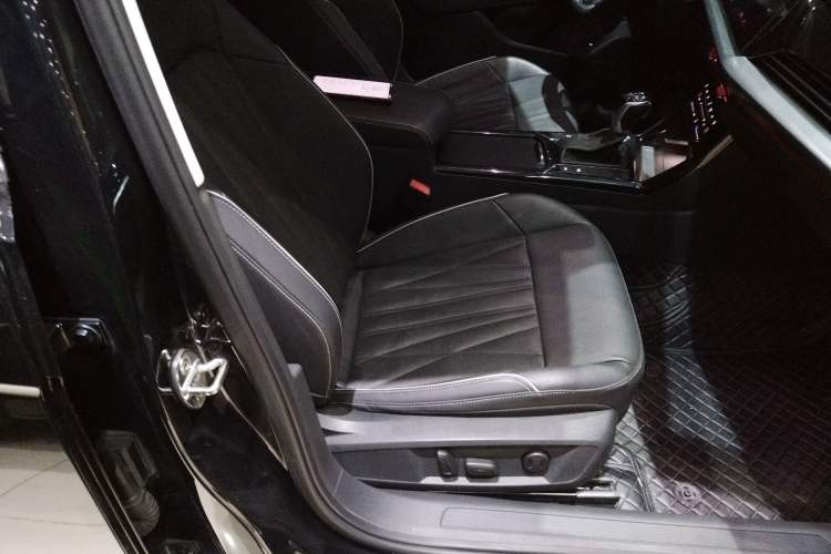 Used Volkswagen Passat 2022 330TSI Luxury Edition Custom Version
