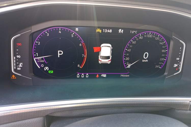 Used Volkswagen T-ROC 2025 Facelift Model 2 300TSI DSG Two-Wheel Drive Chenguang Edition Instrument Cluster