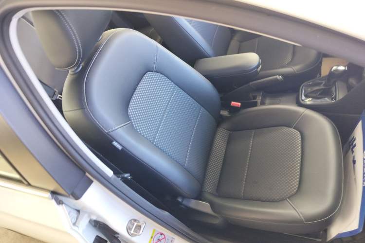 Used Volkswagen Santana 2015 Haval H6 1.6L Automatic Comfort Model
