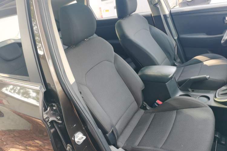 Used Kia Carens 2013 2.0L 7-Seater Automatic Standard Version China IV Standard
