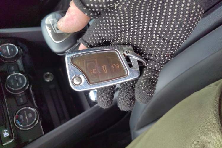 Used Volkswagen Tiguan L 2019 Updated Version 330TSI Automatic Two-Wheel Drive Panoramic Comfort Edition China VI Standard Vehicle Key