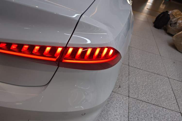 Used Audi A7L 2022 55 TFSI quattro S-line Zhiyuan Crystal Flow Package