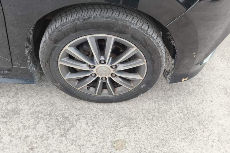 Used SAIC MAXUS G10 2016 2.0T Automatic Luxury Executive Edition Right Front Wheel Hub