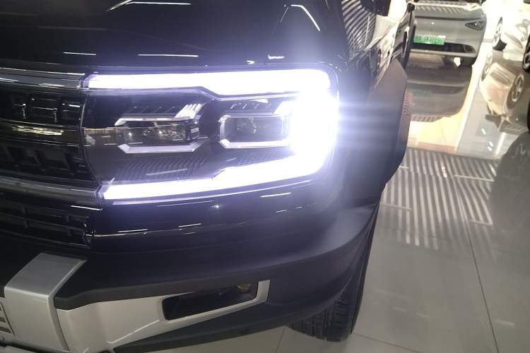 Used Formula Leopard 5 2023 Navigator Edition
