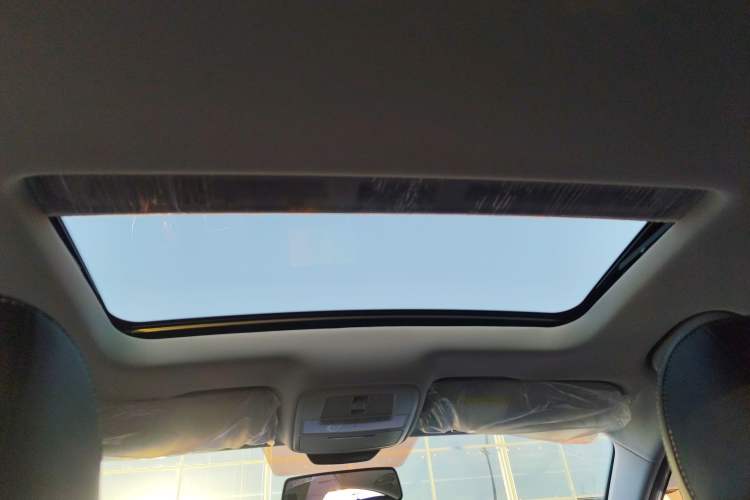 Used Roewe i5 2020 1.5L Automatic 4G Connect Luxury Flagship Edition