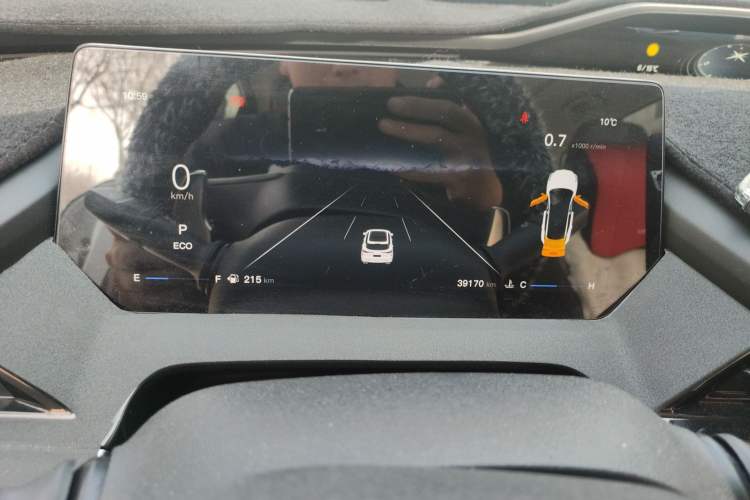 Used CHANGAN OSHAN Z6 2023 Blue Whale 1.5T DCT Smart-Led City Edition
