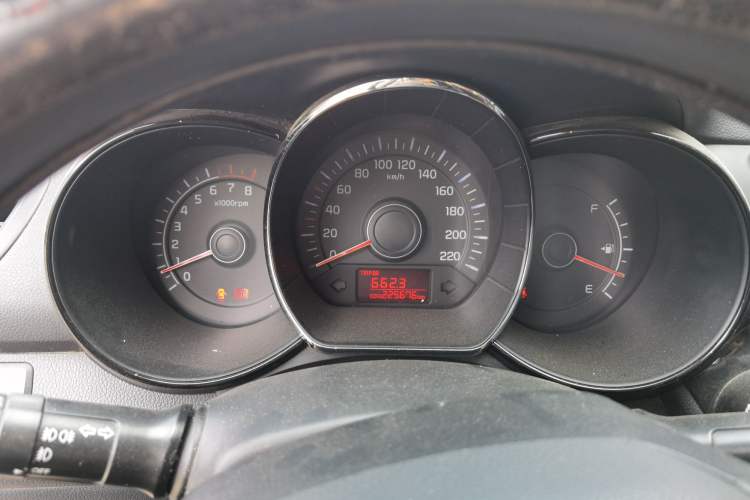 Used Kia K2 2012 Sedan 1.4L MT GLS Commemorative Edition
