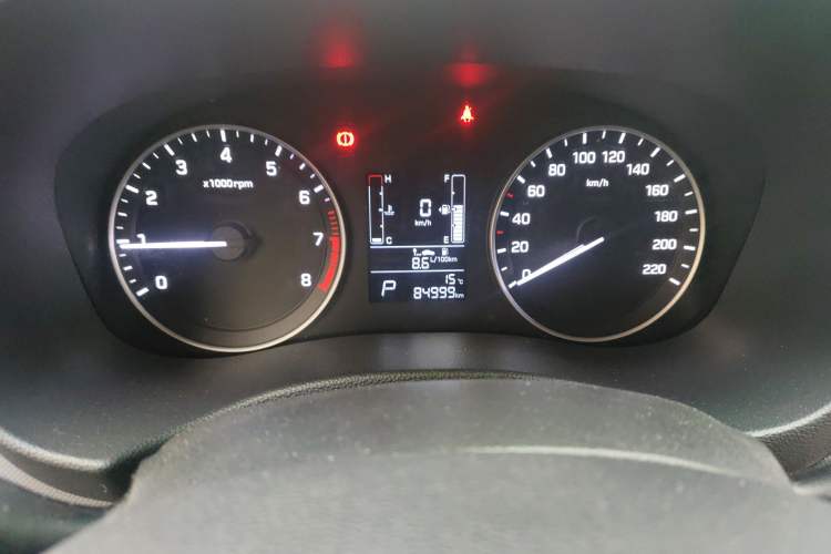 Used Hyundai ix25 2015 1.6L Automatic Two-Wheel Drive Smart GLS Trim Odometer Close Up