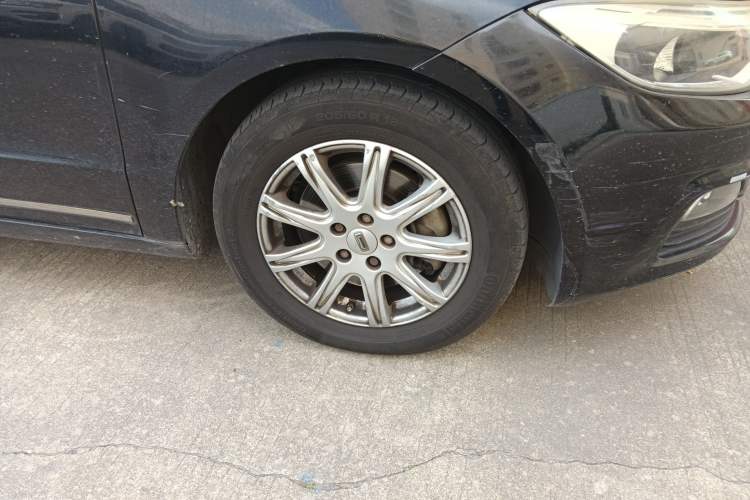 Used Qoros 3 2014 Sedan 1.6L Automatic Zhiyue Model Right Front Wheel Hub