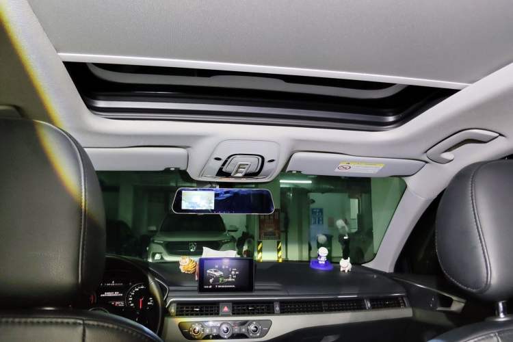 Used Audi A4L 2019 40 TFSI Ambition China VI Headliner