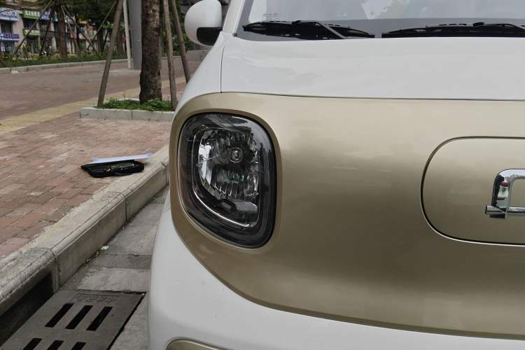 Used Bestune Pony 2025 222km Range Agile Horse Right Front Headlight