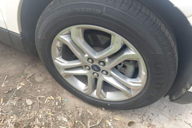 Used Ford Edge 2016 EcoBoost 245 Two-Wheel-Drive Titanium 7-Seater Right Front Wheel Hub