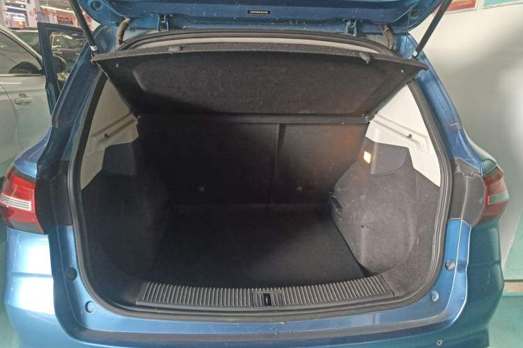 Used Roewe RX3 2018 1.6L Manual Internet Smart Edition
